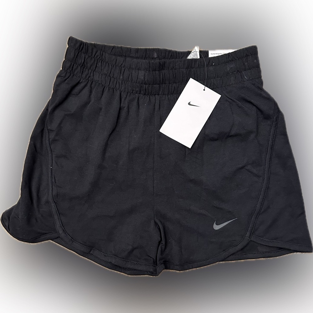 Nike Dri-FIT Breezy
Girls High-Waisted Training Shorts - Picture 2 of 7